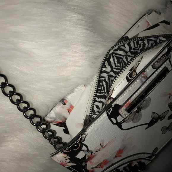 Steve Madden crossbody bag. - Picture 4 of 6